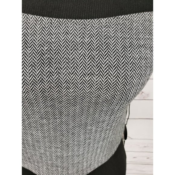 Popular Basic Women's Chevron Black White Cropped Fitted Tank Top Size Large - Picture 9 of 10